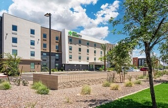 Furnished Studio-Phoenix - Chandler - Airport in Chandler, AZ - Foto de edificio - Building Photo