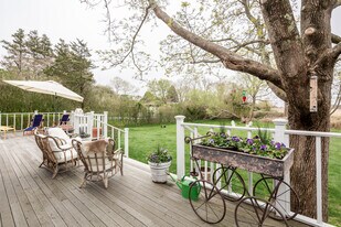 836 Hill St in Southampton, NY - Building Photo