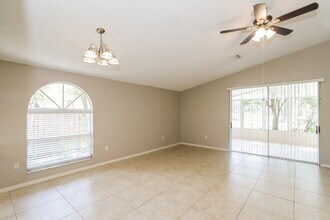 7921 Hathaway Dr in New Port Richey, FL - Building Photo - Building Photo
