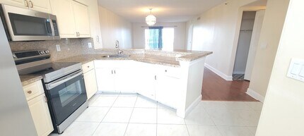 2215 Cypress Island Dr, Unit Cypress Bend in Pompano Beach, FL - Building Photo - Building Photo