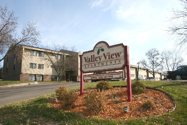 Valley View Apartments in Hutchinson, MN - Building Photo - Building Photo