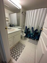5650 Edgewater Ln in Nanaimo, BC - Building Photo - Building Photo