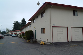 2416 S 92nd St in Tacoma, WA - Foto de edificio - Building Photo