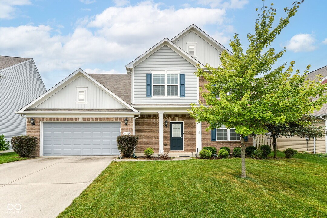 14353 Glapthorn Rd in Fishers, IN - Foto de edificio