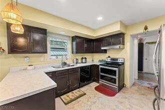 31 Chestnut Cir in Franklin Township, NJ - Building Photo - Building Photo