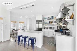 2 Bonnie Ln in Shelter Island, NY - Building Photo - Building Photo