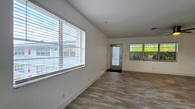 17 Norwich a, Unit A in West Palm Beach, FL - Building Photo - Building Photo