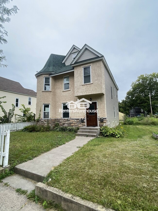 property at 2828 15th Ave S