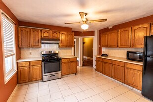 162 Walnut St, Unit 1 in Somerville, MA - Building Photo