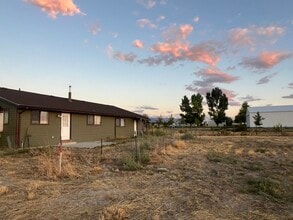 697 Diamondback Dr in Spring Creek, NV - Building Photo - Building Photo