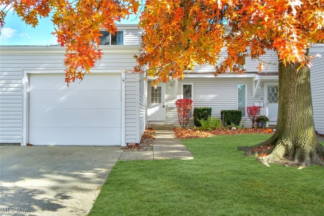 267 Deepwood Dr in Wadsworth, OH - Building Photo