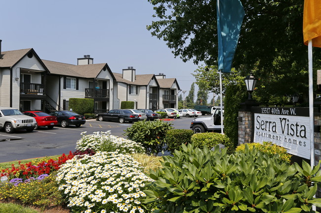 Serra Vista Apartment Homes in Lynnwood, WA - Foto de edificio - Building Photo