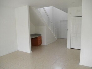 912 Talia Cir in Lake Worth Beach, FL - Building Photo - Building Photo