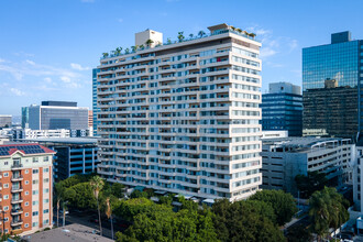 Ambassador Towers in Los Angeles, CA - Building Photo - Building Photo