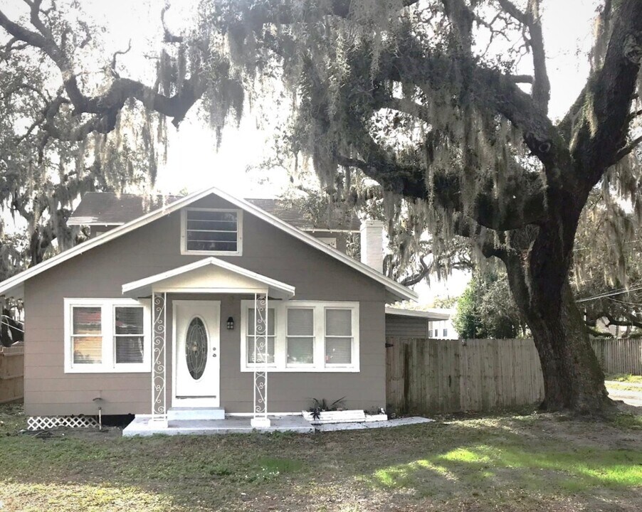 2216 W Woodlawn Ave in Tampa, FL - Building Photo