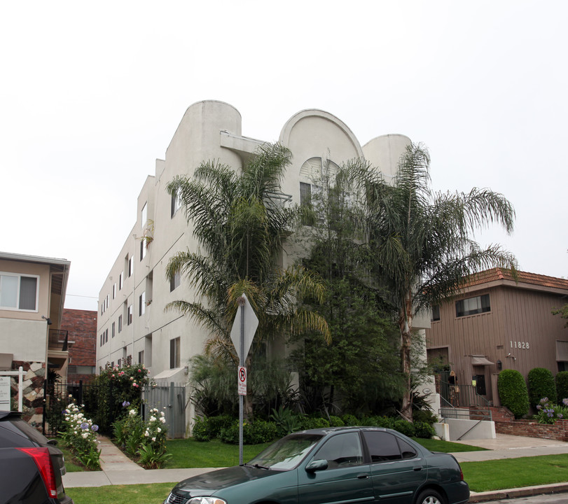 11822 Goshen Ave in Los Angeles, CA - Building Photo