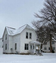 1506 Mary St in Marinette, WI - Building Photo