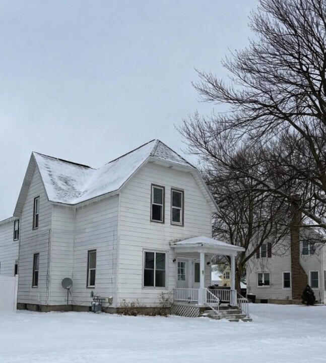 1506 Mary St in Marinette, WI - Building Photo