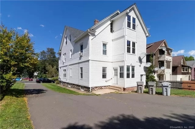 103 Gridley St, Unit 2nd Floor in Bristol, CT - Foto de edificio - Building Photo