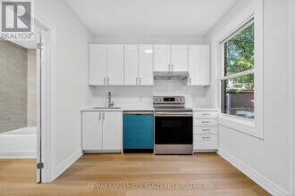 104 Carrick Ave in Hamilton, ON - Building Photo - Building Photo