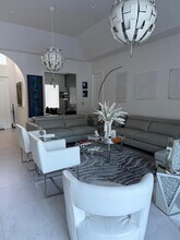 830 Bailey St in Boca Raton, FL - Foto de edificio - Building Photo