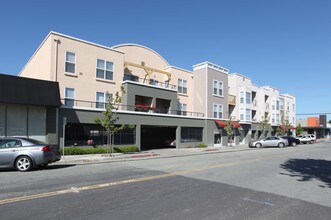 Laurel Theater Apartments in San Carlos, CA - Building Photo - Building Photo