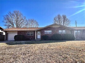 3329-3331 Hawthorn Dr in Joplin, MO - Building Photo