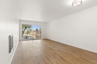 3751 Harrison St in Oakland, CA - Building Photo - Building Photo