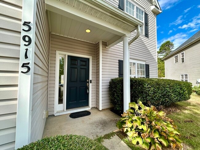 5915 Parkstone Drive in Matthews, NC - Building Photo - Building Photo