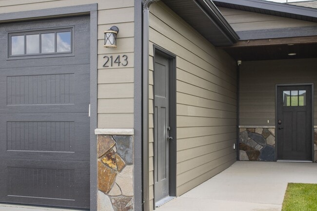 2143 Arrowhead Cir in Spearfish, SD - Building Photo - Building Photo