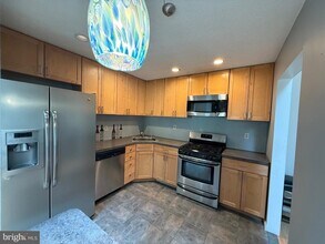 22 Rickard Ct in Lawrence Township, NJ - Foto de edificio - Building Photo