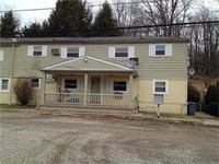 1027 Cochran Mill Rd in Clairton, PA - Foto de edificio - Building Photo