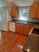 466 Center St, Unit 2 in Hanover, MA - Building Photo - Building Photo
