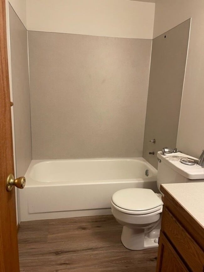 6808 112th Ave E in Puyallup, WA - Foto de edificio - Building Photo