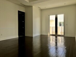 8231 NW 34th St in Doral, FL - Building Photo - Building Photo