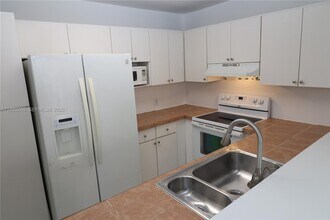 16531 NE 35th Ave in North Miami Beach, FL - Building Photo - Building Photo