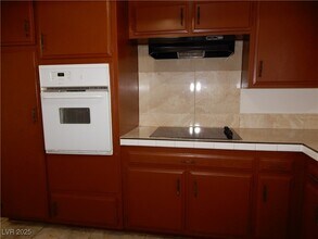 1554 Silver Mesa Way in Las Vegas, NV - Building Photo - Building Photo