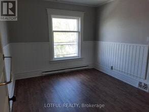 7 Montgomery Pl in Smiths Falls, ON - Building Photo - Building Photo