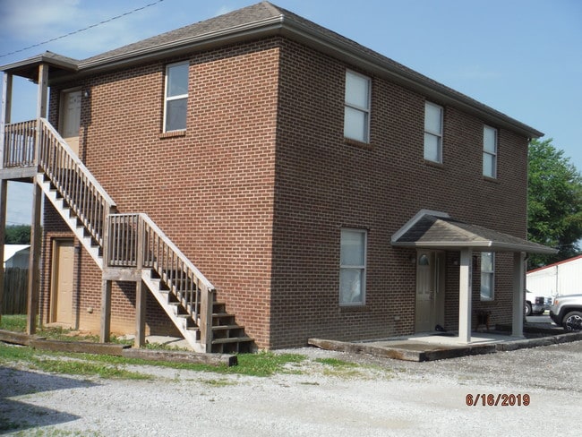 1995 KY-90, Unit Downstairs A
