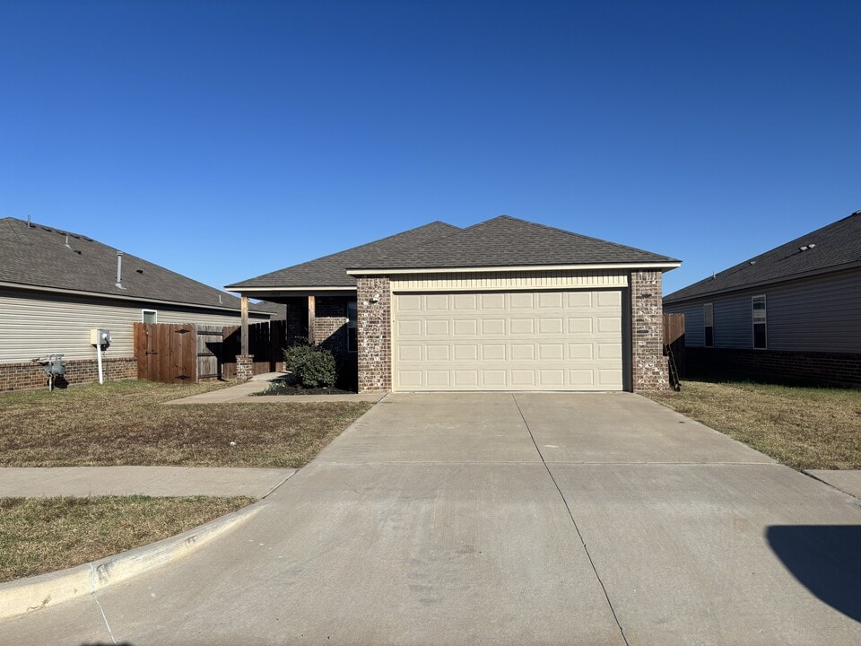 1908 Melanie Dr in Oklahoma City, OK - Building Photo