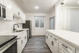 1865 North Fuller Ave in Los Angeles, CA - Building Photo - Interior Photo