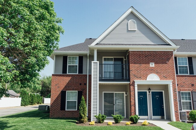 Stonegate in Columbus, IN - Foto de edificio - Building Photo