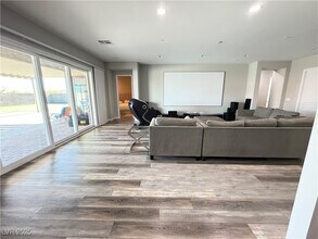 8480 Warbonnet Way in Las Vegas, NV - Building Photo - Building Photo