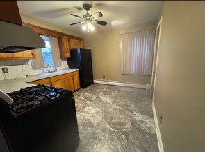 38 Pitman St-Unit -3 in Fall River, MA - Building Photo - Building Photo