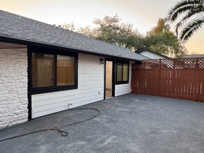 11801 Argonne Forest Trail in Austin, TX - Building Photo - Building Photo