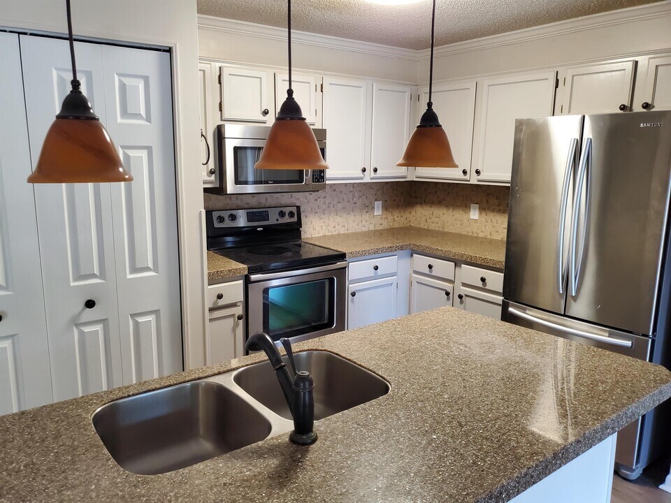 8 Catalonia Ct Photo