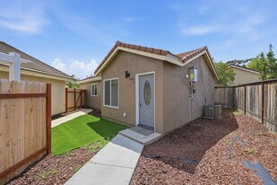2423 Smokewood Pl in Escondido, CA - Building Photo
