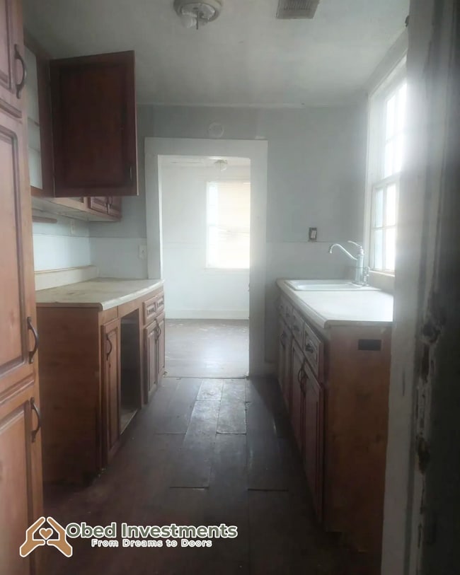 property at 837 Newberg Ave