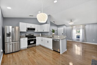 4 Starling Dr in Daytona Beach, FL - Building Photo - Building Photo