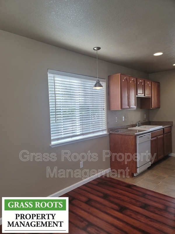 305 N School St in Grass Valley, CA - Building Photo - Building Photo